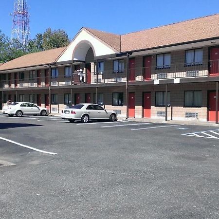 Red Carpet Inn Norwalk Exterior foto