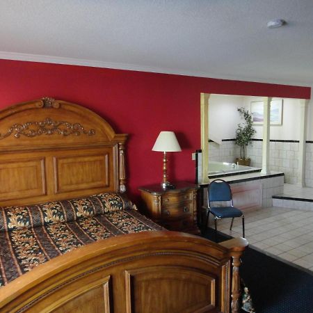 Red Carpet Inn Norwalk Exterior foto