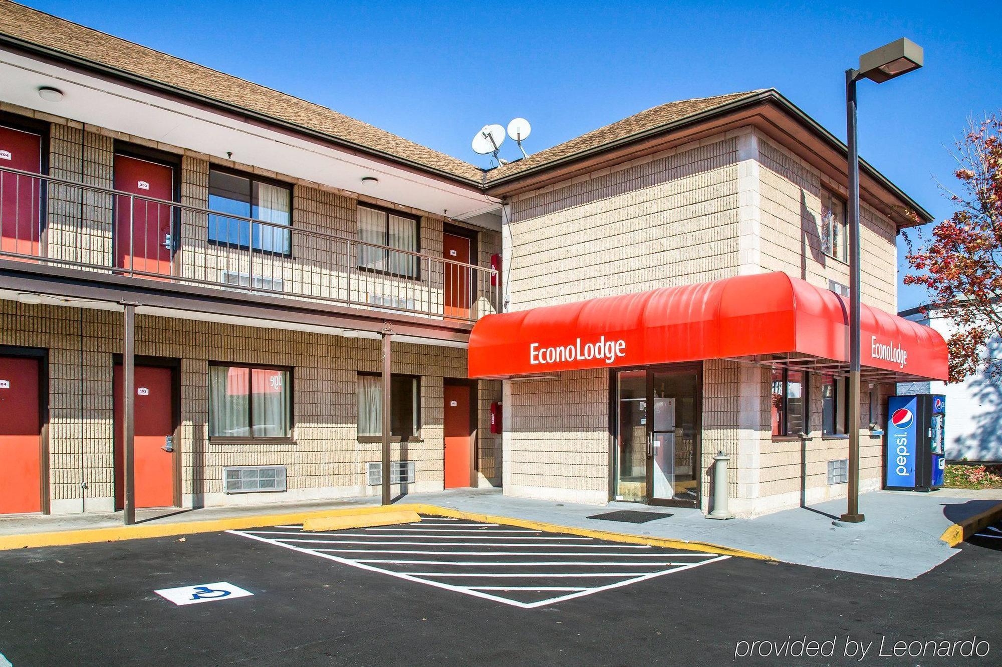 Red Carpet Inn Norwalk Exterior foto
