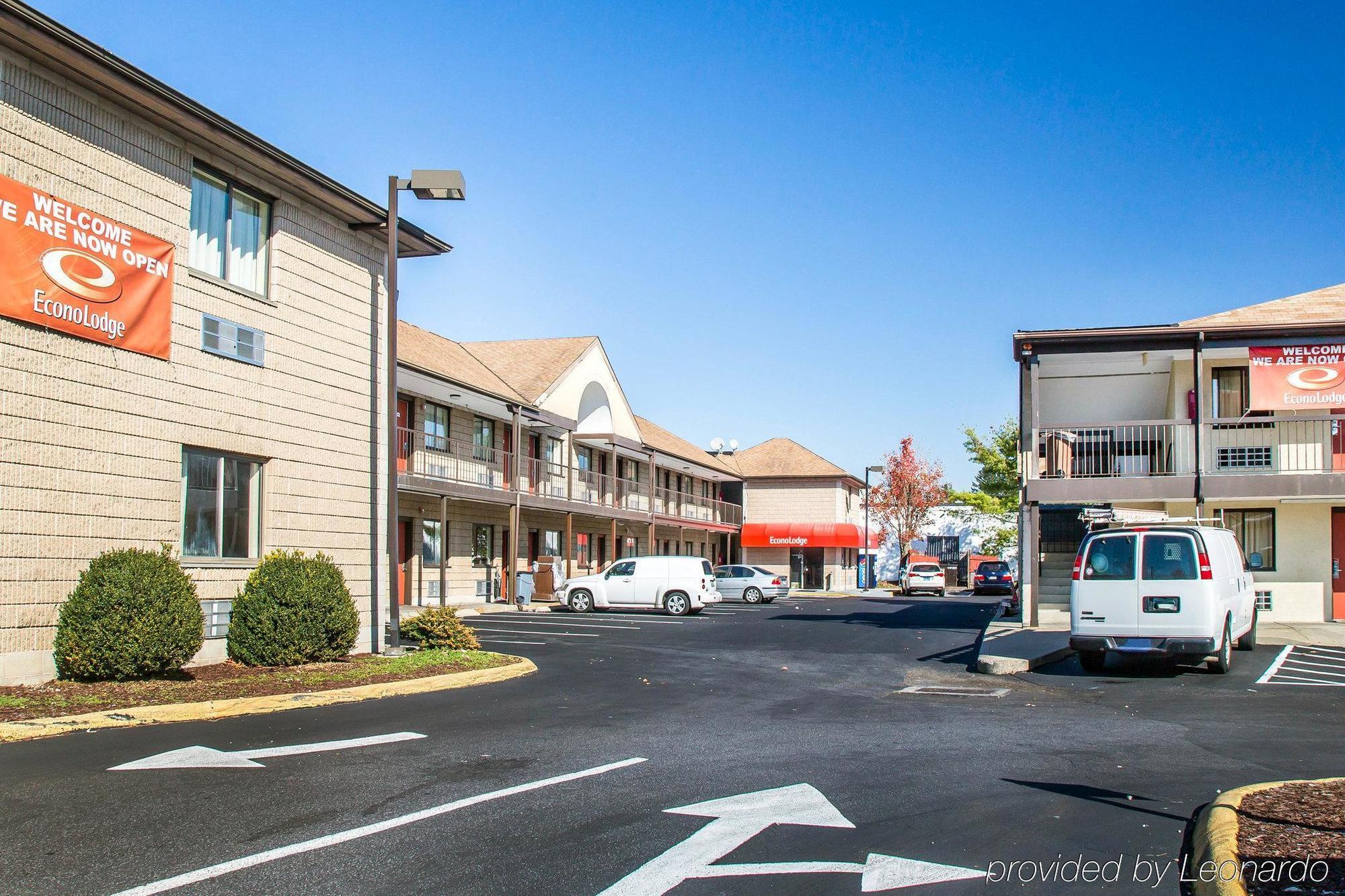 Red Carpet Inn Norwalk Exterior foto