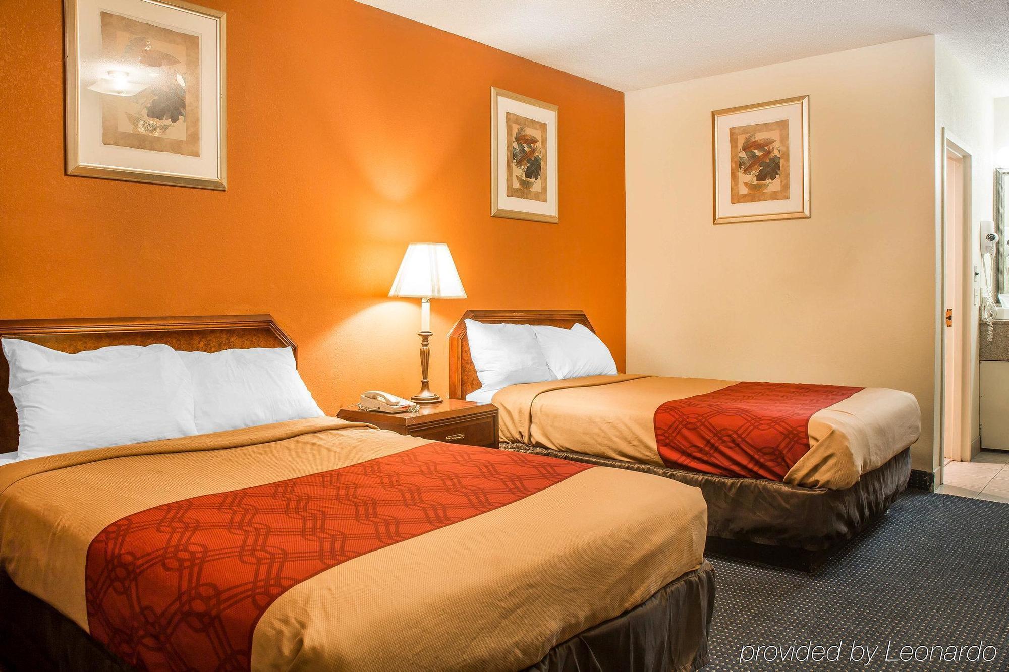 Red Carpet Inn Norwalk Exterior foto