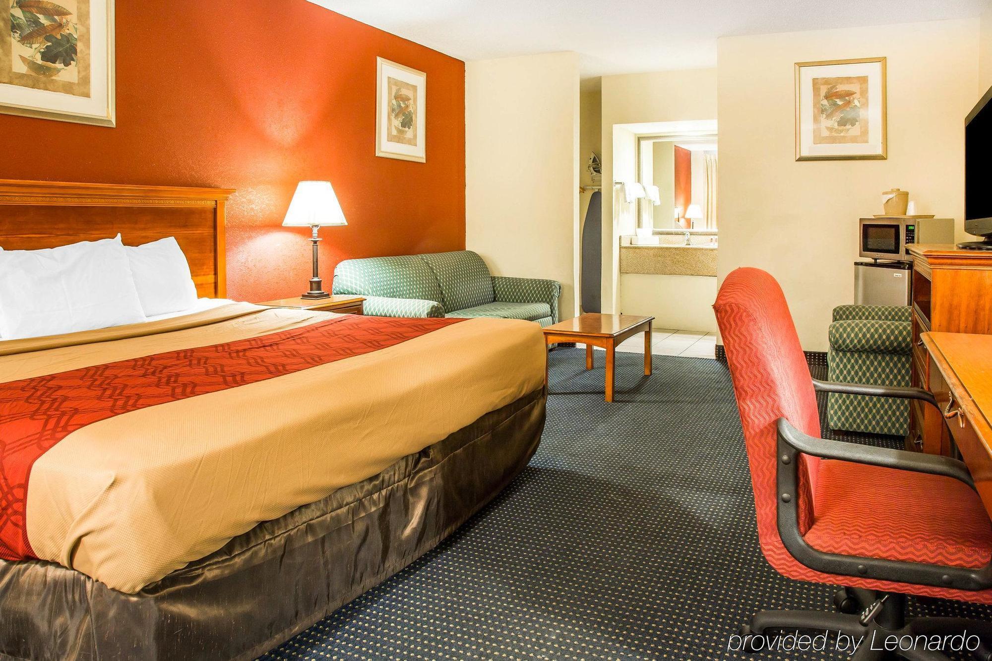 Red Carpet Inn Norwalk Exterior foto