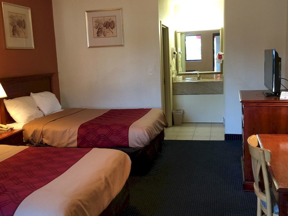 Red Carpet Inn Norwalk Exterior foto