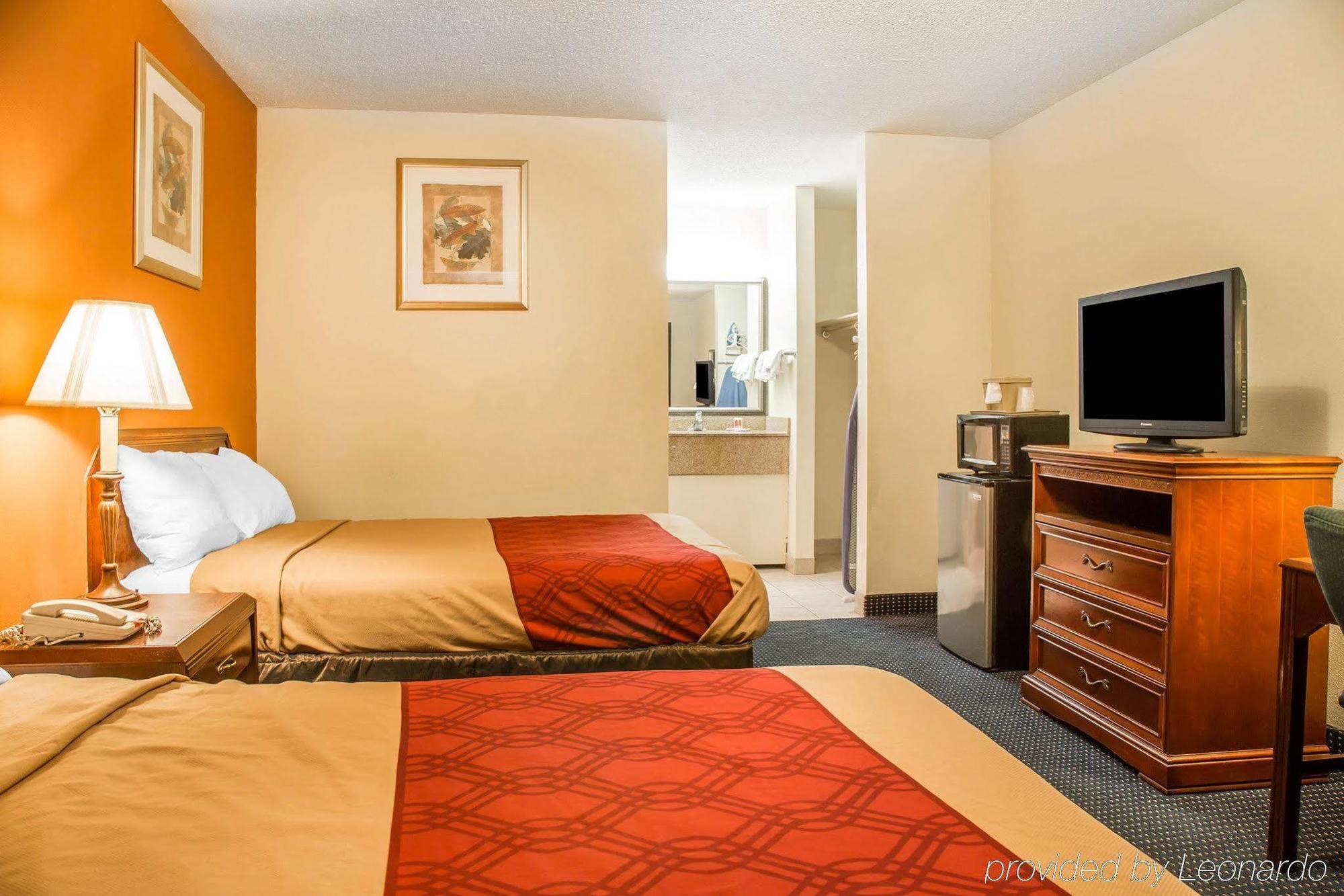 Red Carpet Inn Norwalk Exterior foto