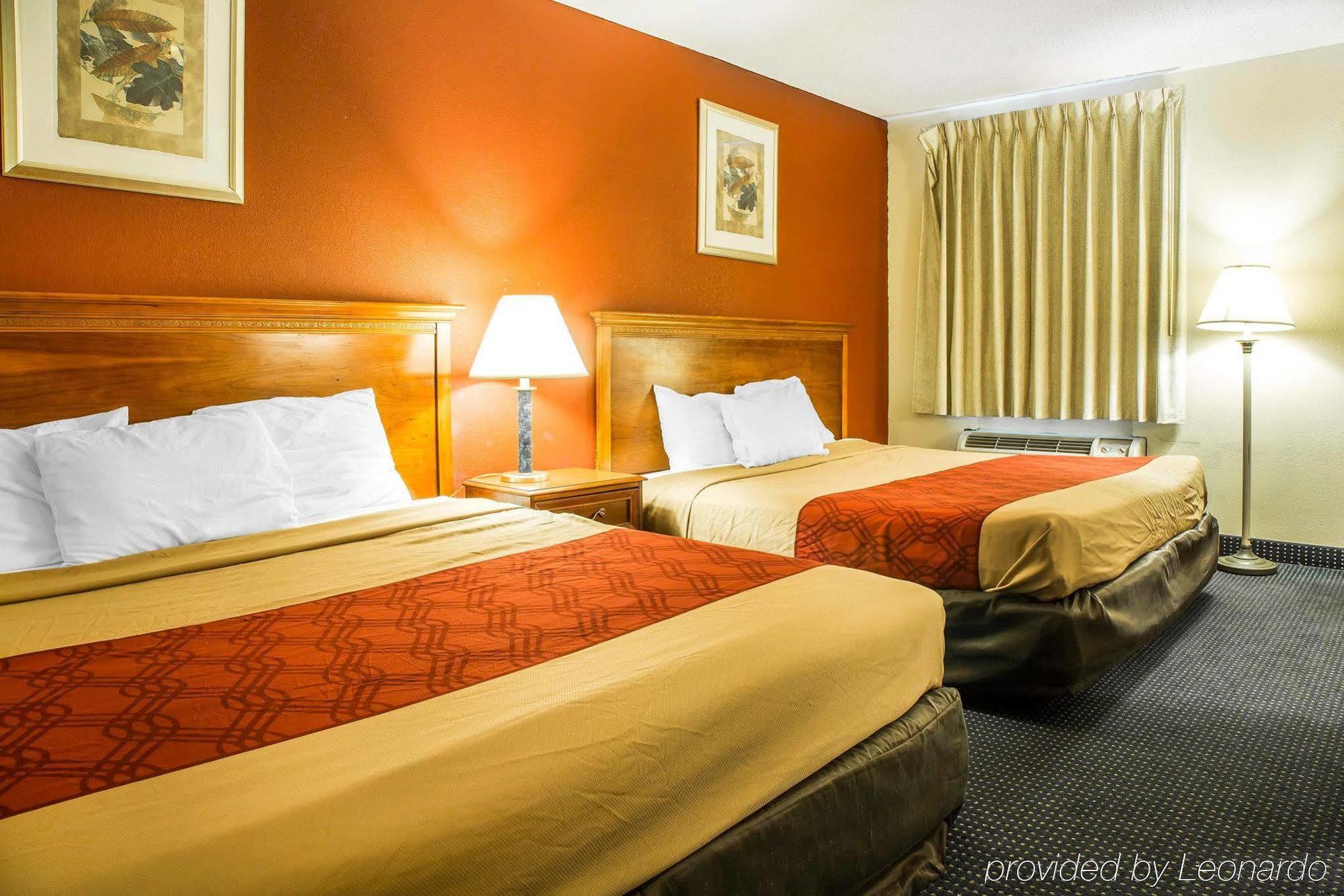 Red Carpet Inn Norwalk Exterior foto