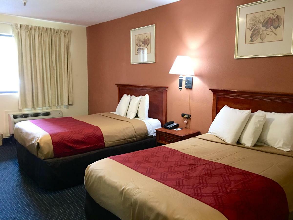 Red Carpet Inn Norwalk Exterior foto